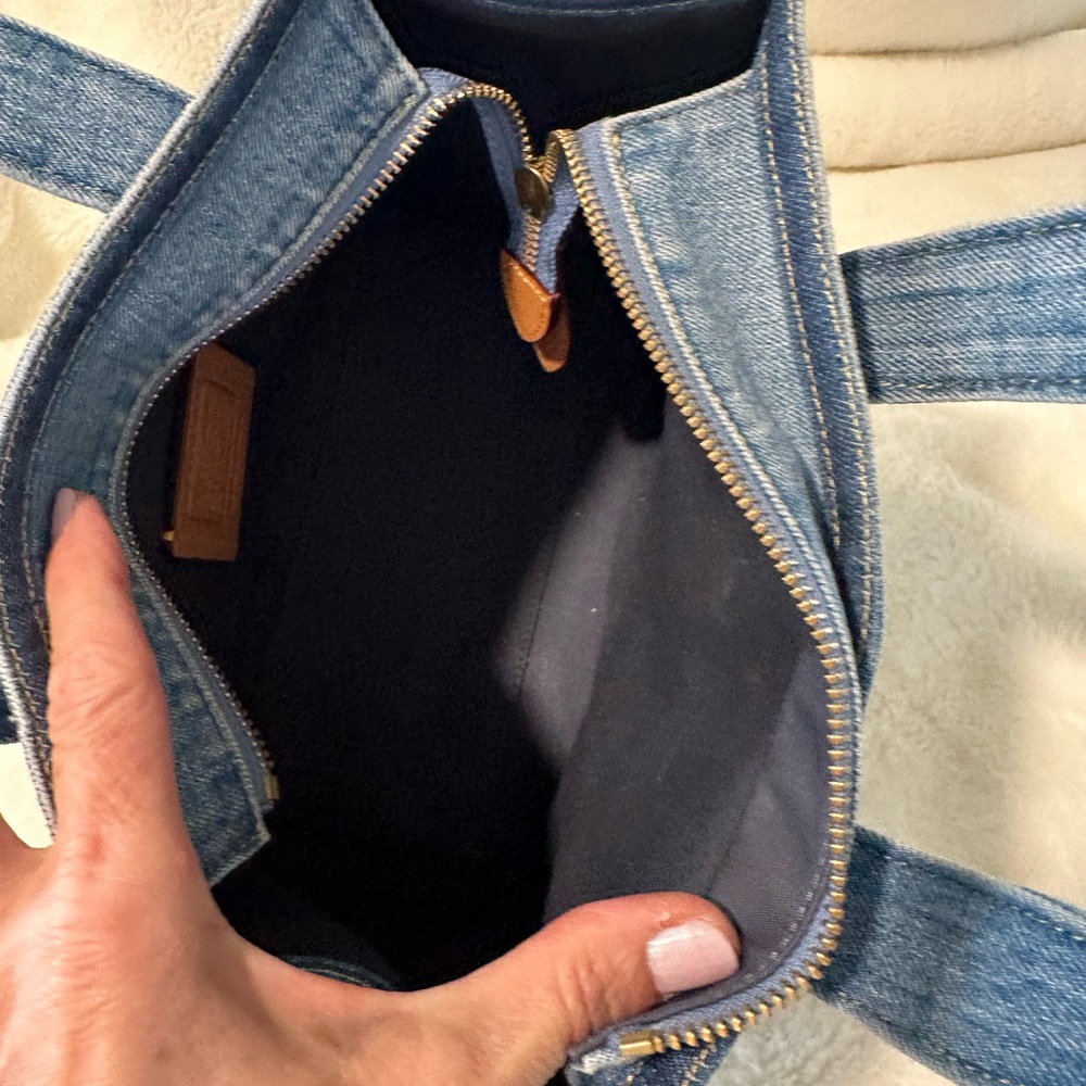 *AUTHENTIC*🫐🍒COACH DENIM CARGO TOTE 26🍒PRISTINE CONDITION🍒🫐 - Picture 6 of 9